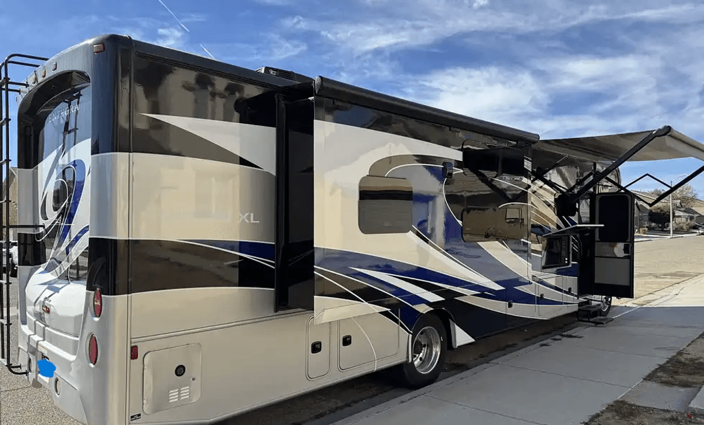 FULL ENTRY.png - 2022 Jayco Class C Motorhome rental photo 2