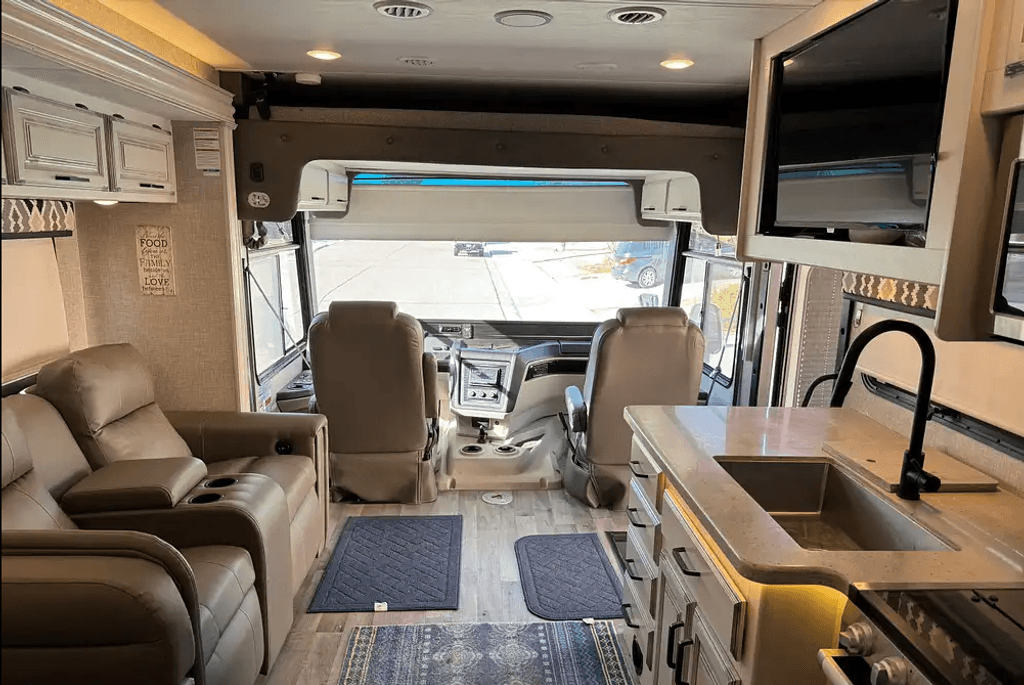 RECLINERS.png - 2022 Jayco Class C Motorhome rental photo 3