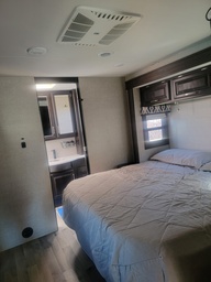 MASTER BED.jpg thumbnail 5