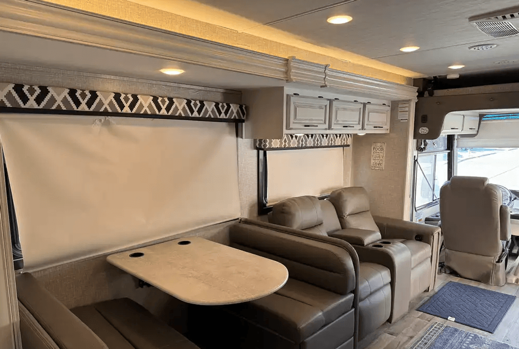 TABLE.png - 2022 Jayco Class C Motorhome rental photo 7