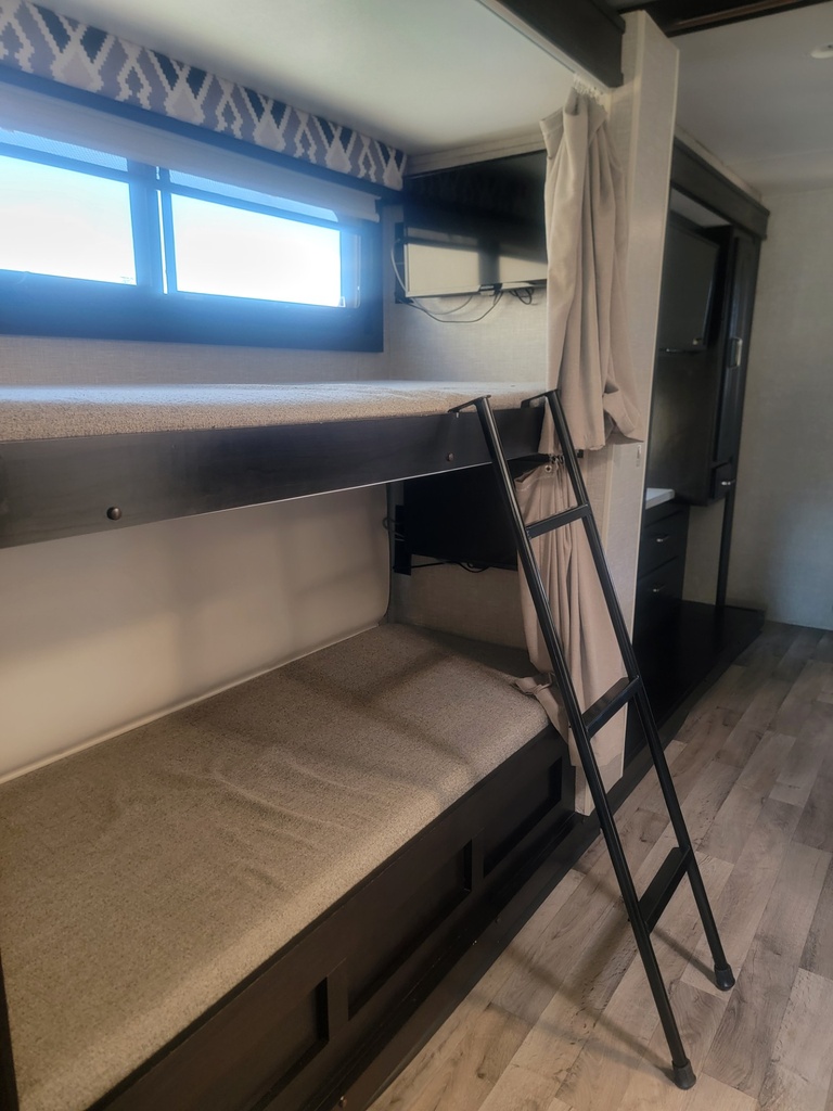 BUNKS.jpeg - 2022 Jayco Class C Motorhome rental photo 8