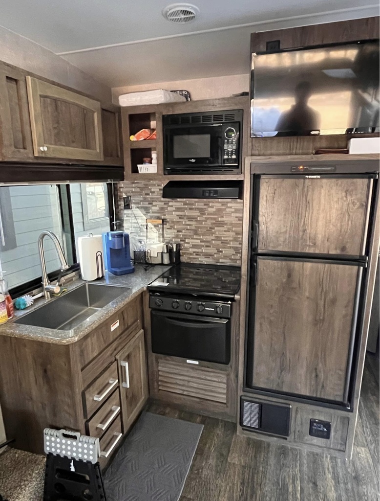 IMG_0325.jpg - 2019 Eclipse Toy Hauler rental photo 6
