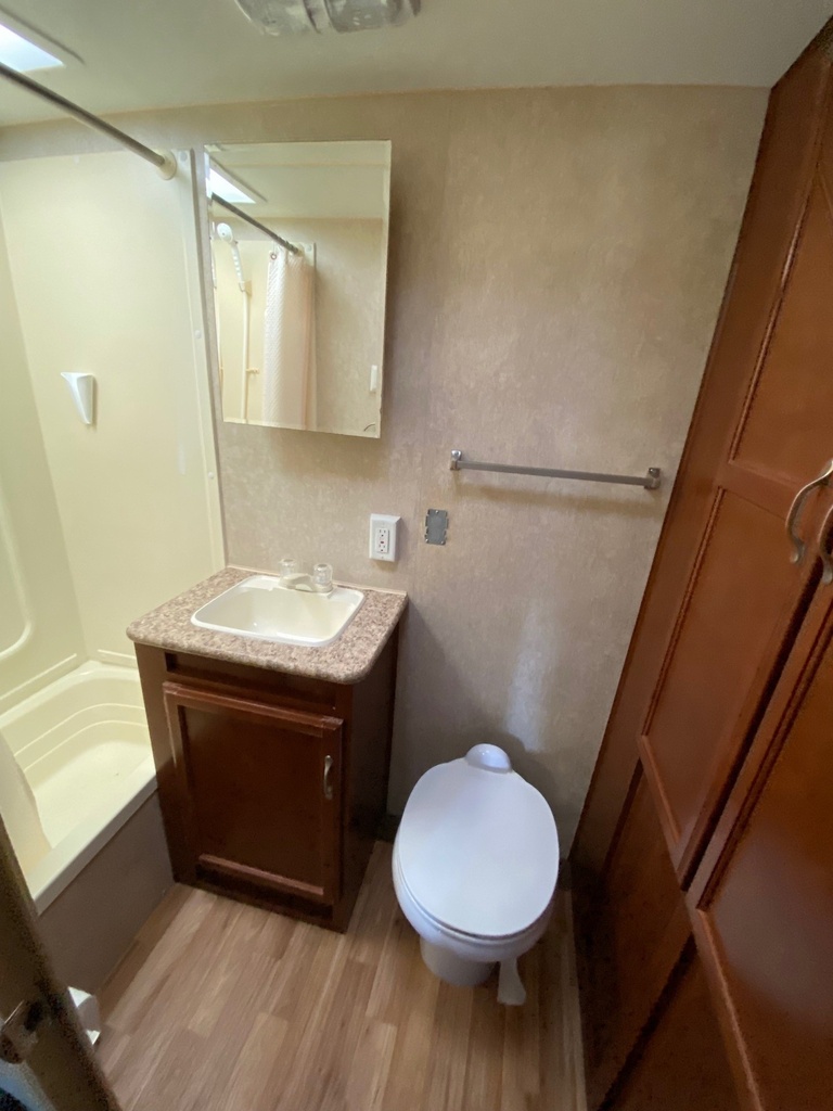 Bathroom.jpg - 2011 Outdoors RV Travel Trailer rental photo 3