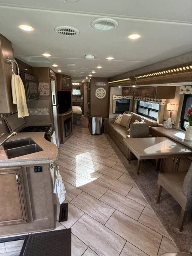 6ab56b0eddde0b80e3084342.jpg - 2021 NEWMAR Class A Motorhome rental photo 5