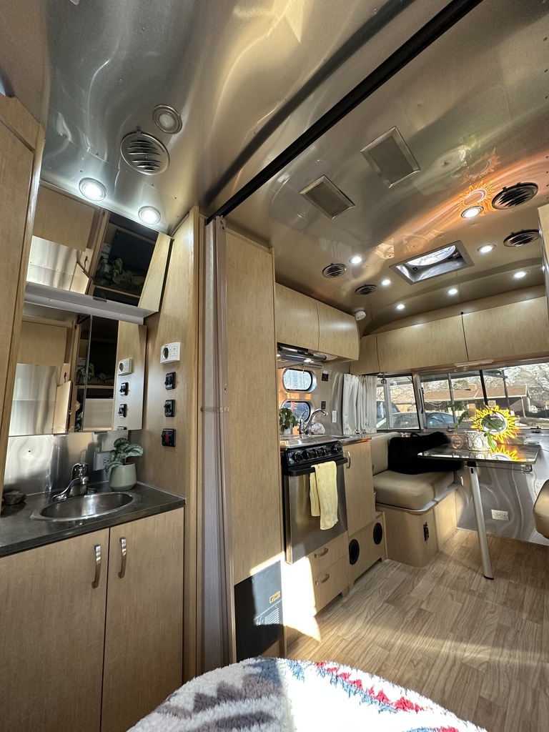 IMG_2105.jpeg - 2017 Airstream Travel Trailer rental photo 4