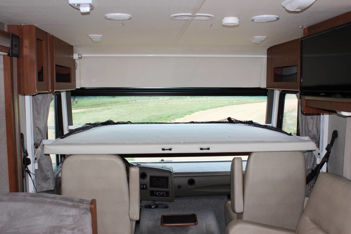 Photo 2 - 2015 Fleetwood Class A Motorhome rental photo 4
