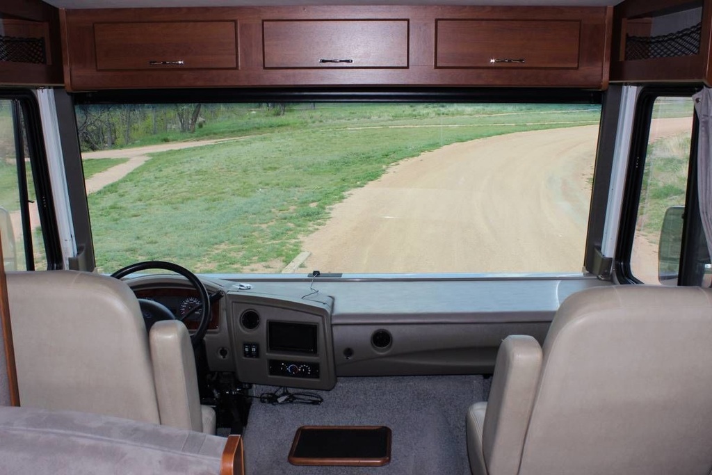Photo 6 - 2015 Fleetwood Class A Motorhome rental photo 8