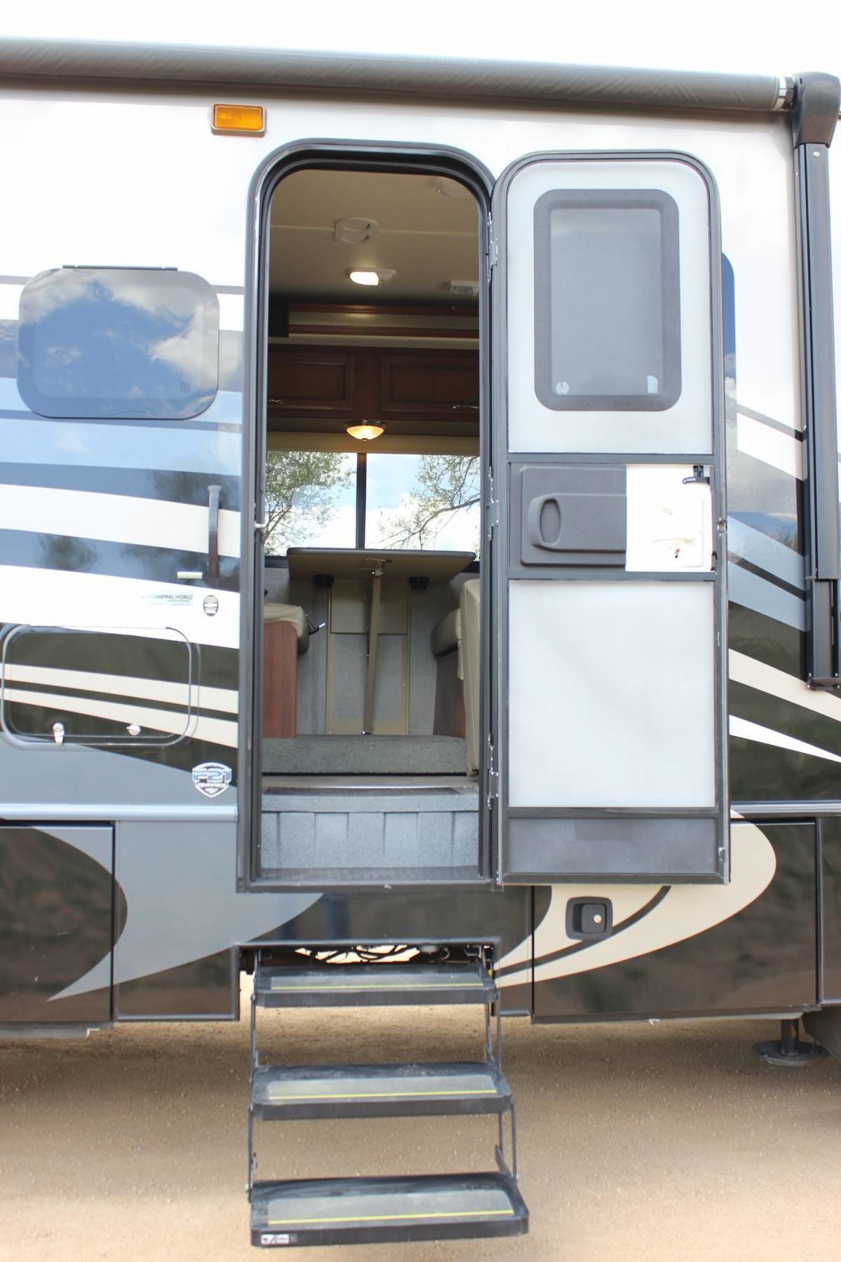 Photo 8 - 2015 Fleetwood Class A Motorhome rental photo 10