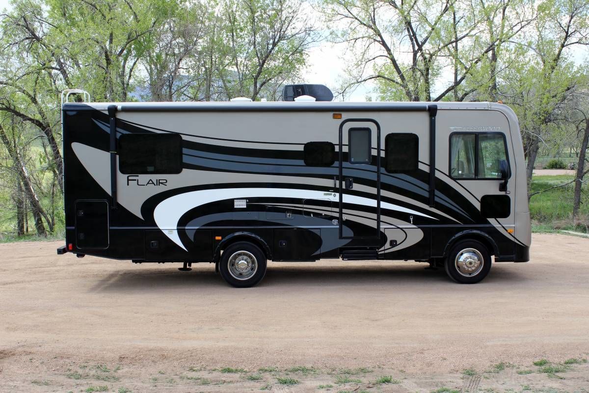 Photo 9 - 2015 Fleetwood Class A Motorhome rental photo 11