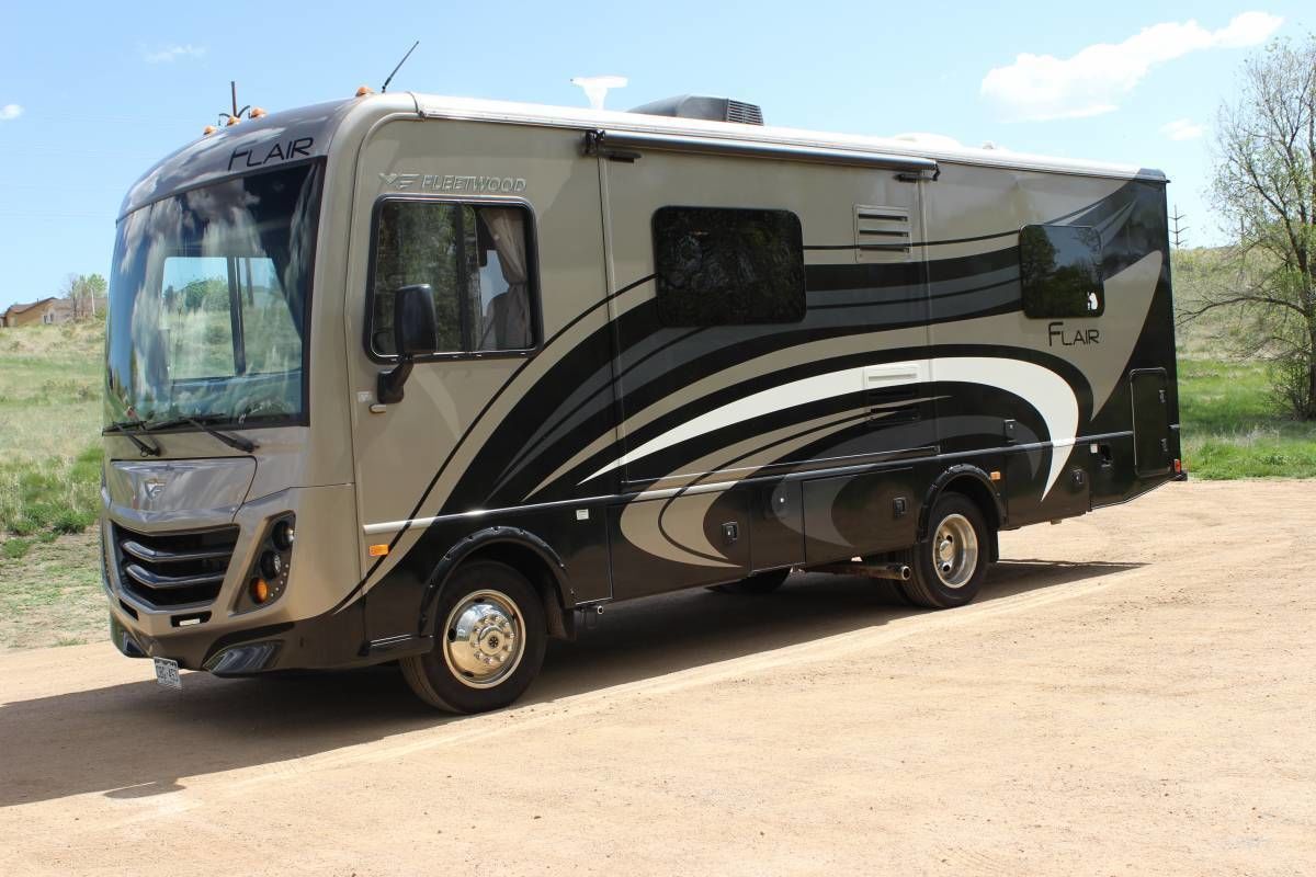 Photo 14 - 2015 Fleetwood Class A Motorhome rental photo 16
