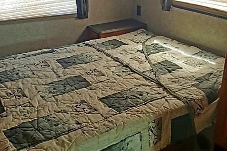 Photo 13 - 2007 Coachmen Class A Motorhome rental photo 15