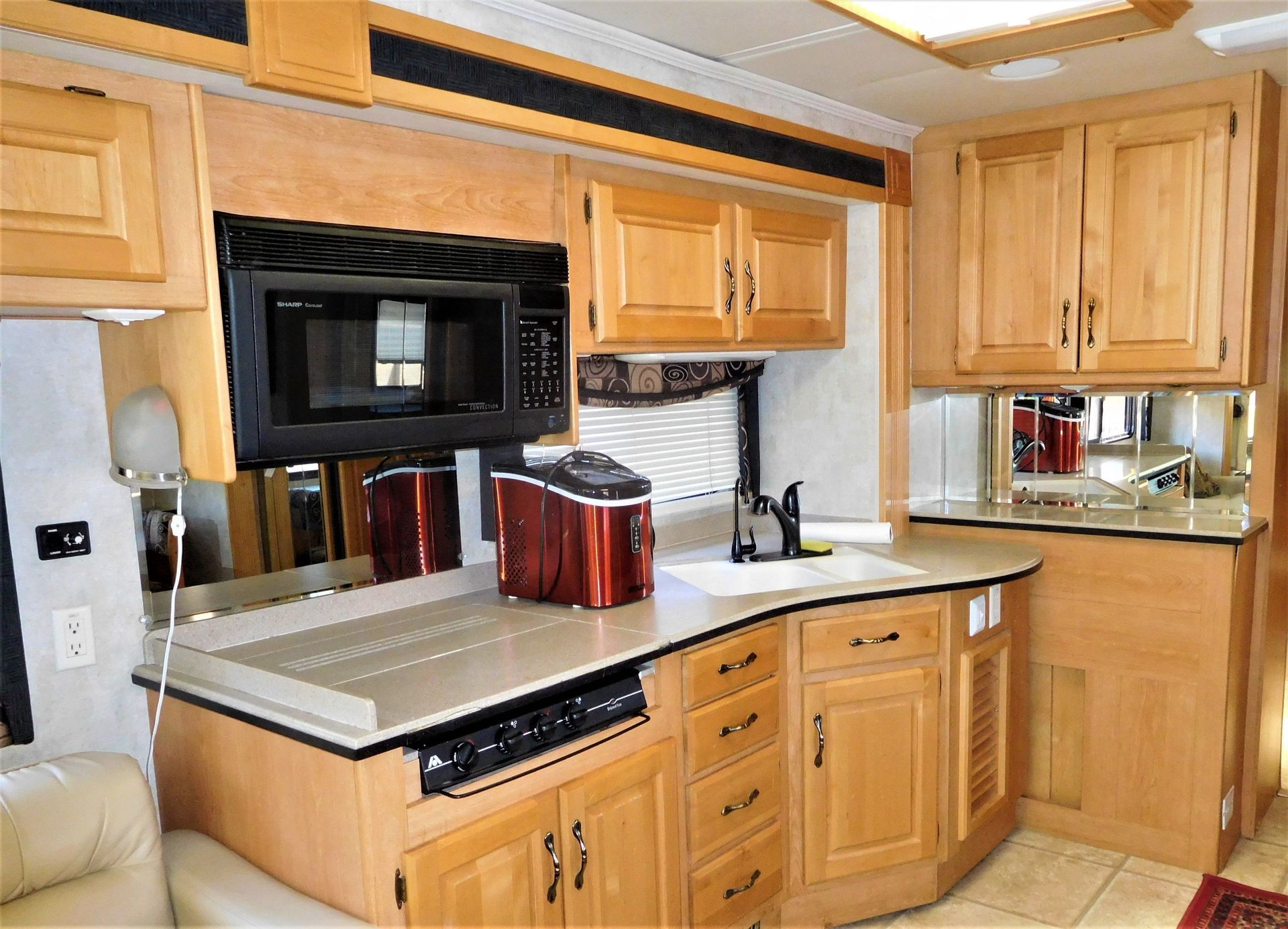 Photo 5 - 2006 Monaco Class A Motorhome rental photo 7