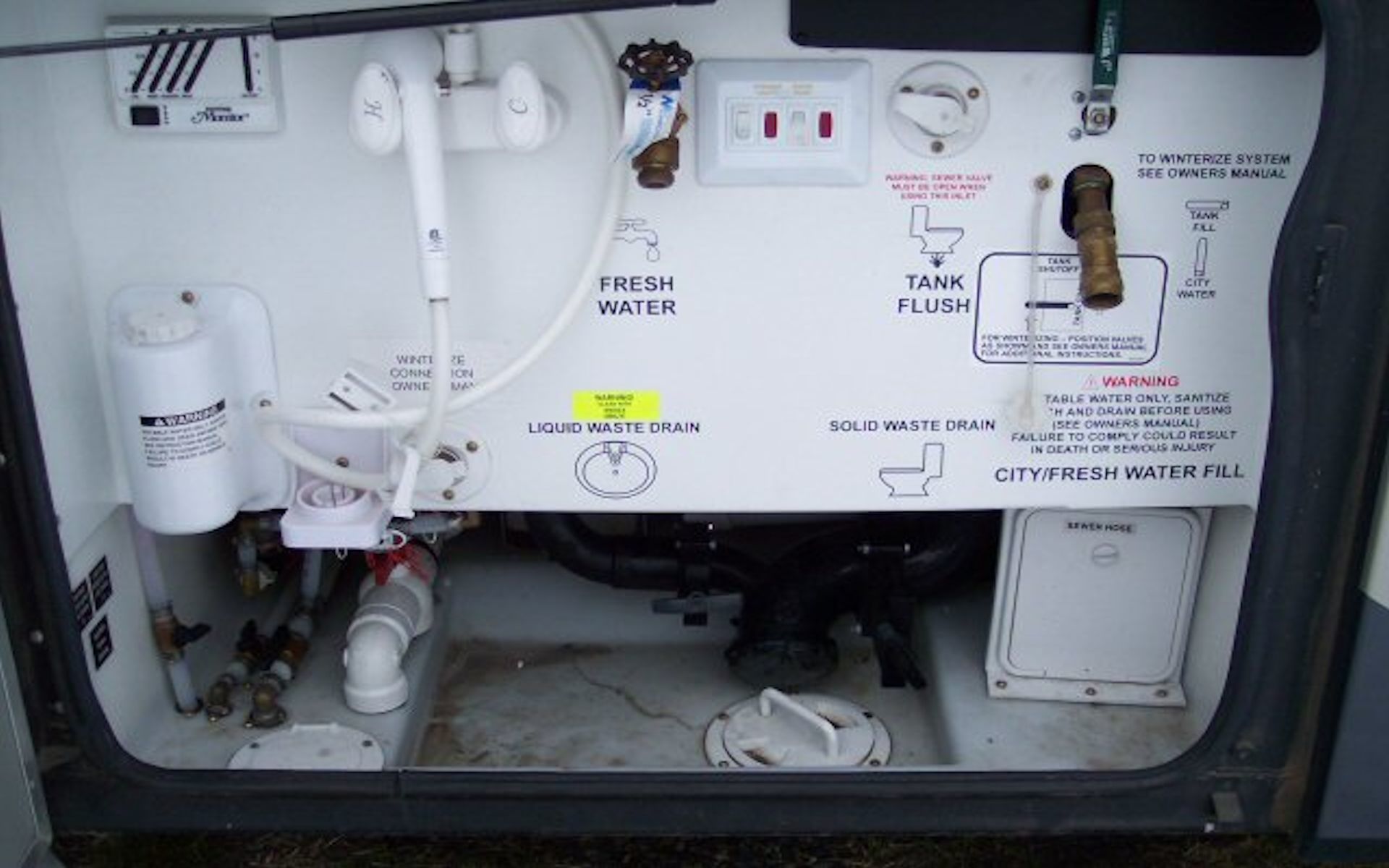 Photo 13 - 2006 Monaco Class A Motorhome rental photo 15