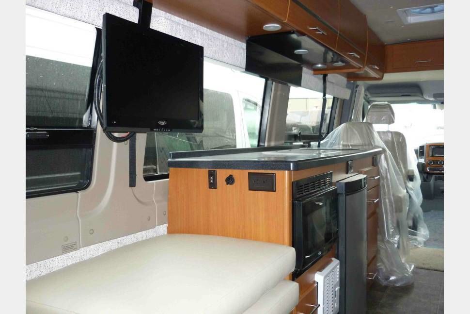 Photo 4 - 2013 Winnebago Class B Motorhome rental photo 6