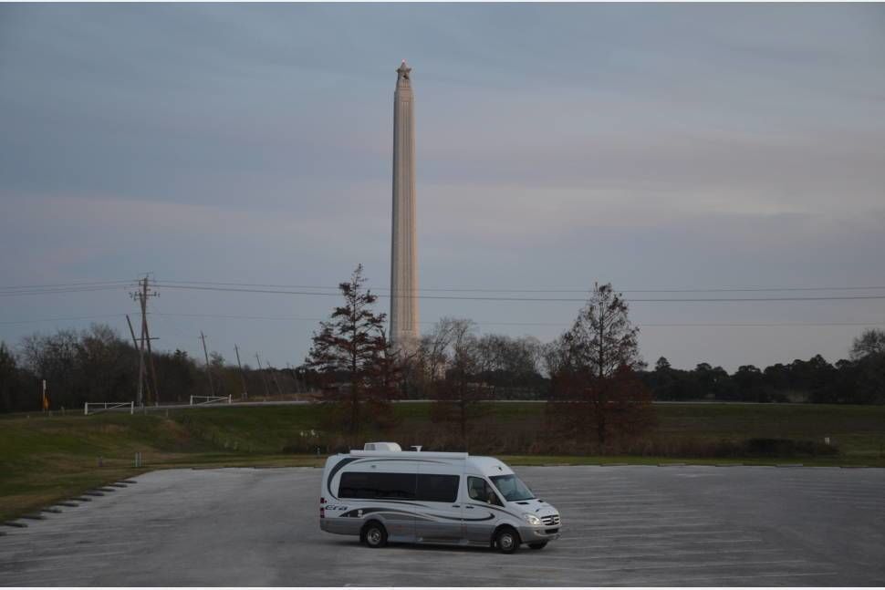 Photo 9 - 2013 Winnebago Class B Motorhome rental photo 11