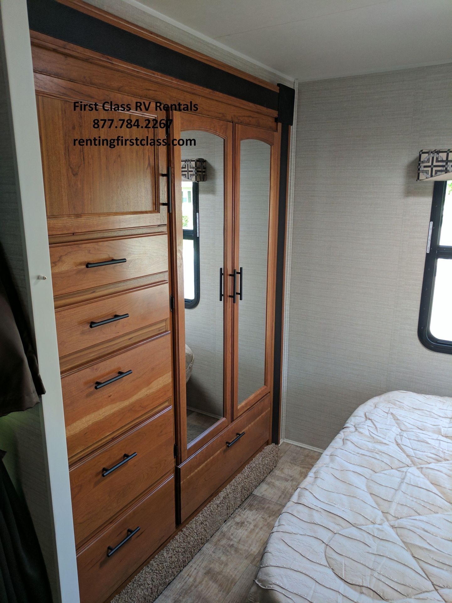 Photo 3 - 2018 Jayco Class C Motorhome rental photo 5