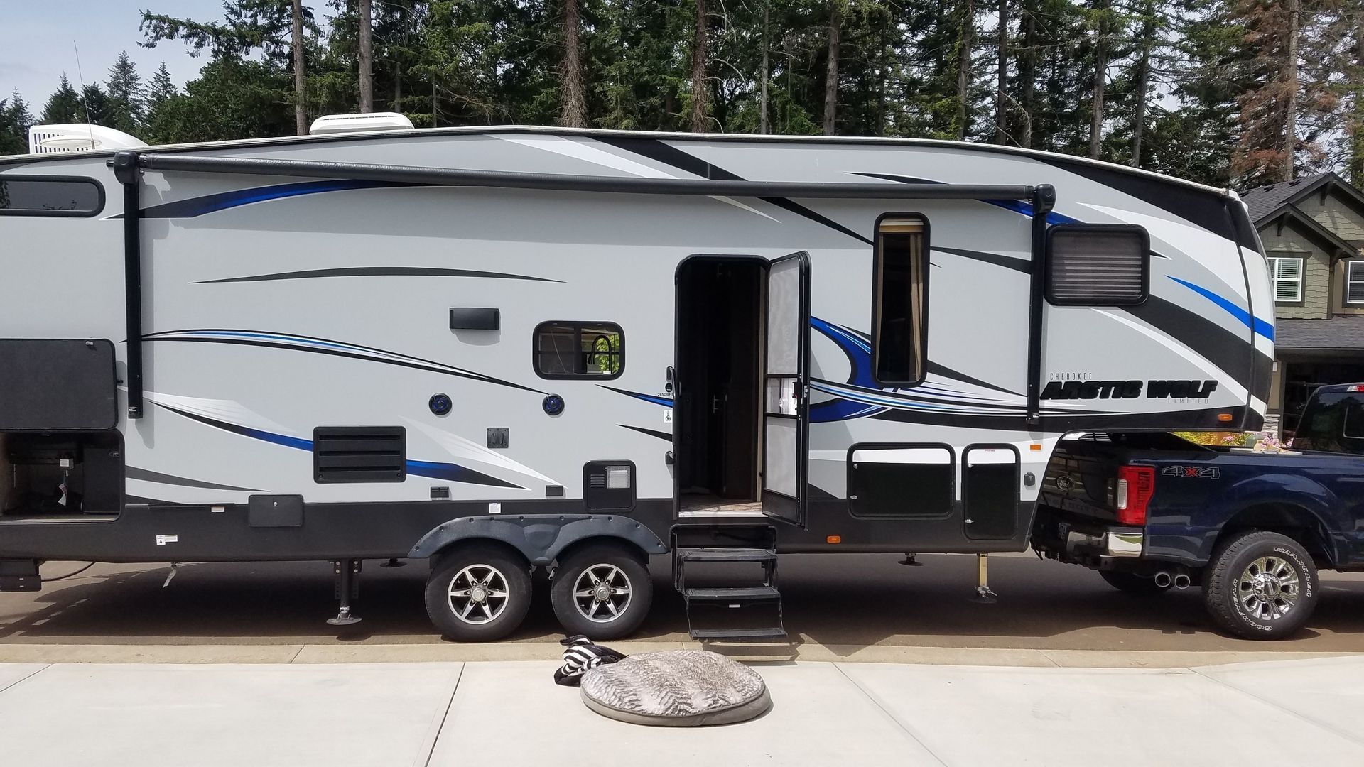 Photo 0 - 2017 Forest River Fifth Wheel rental photo 2
