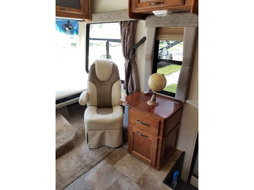 Photo 5 - 2013 Coachmen Class A Motorhome rental photo 7