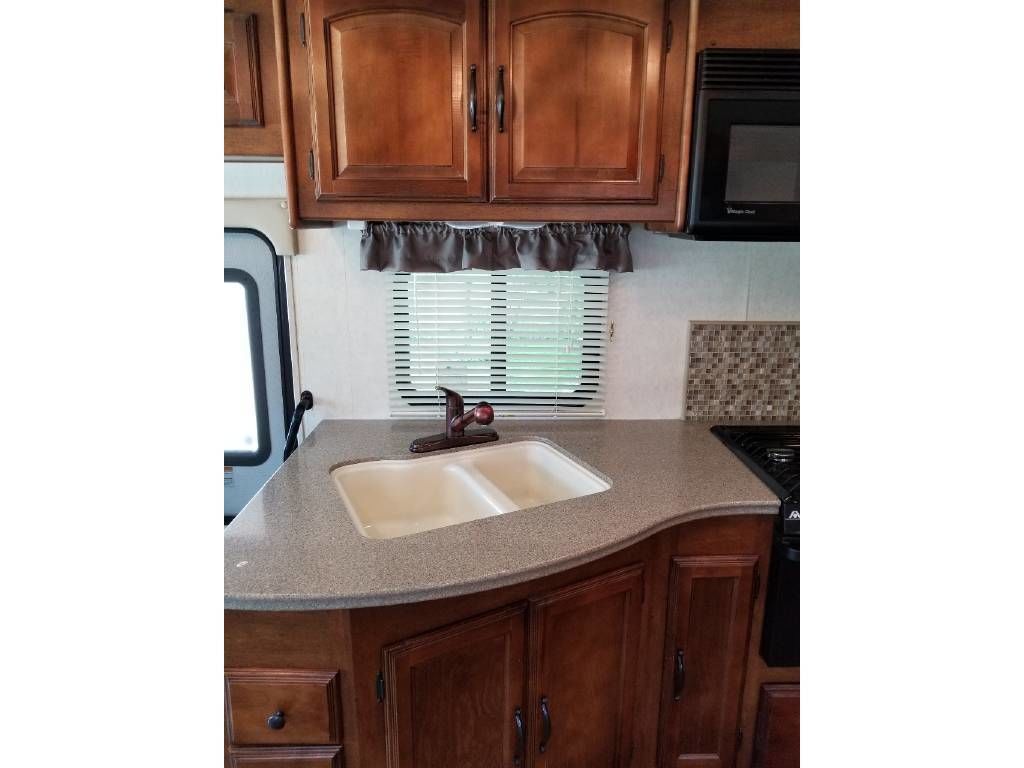 Photo 6 - 2013 Coachmen Class A Motorhome rental photo 8