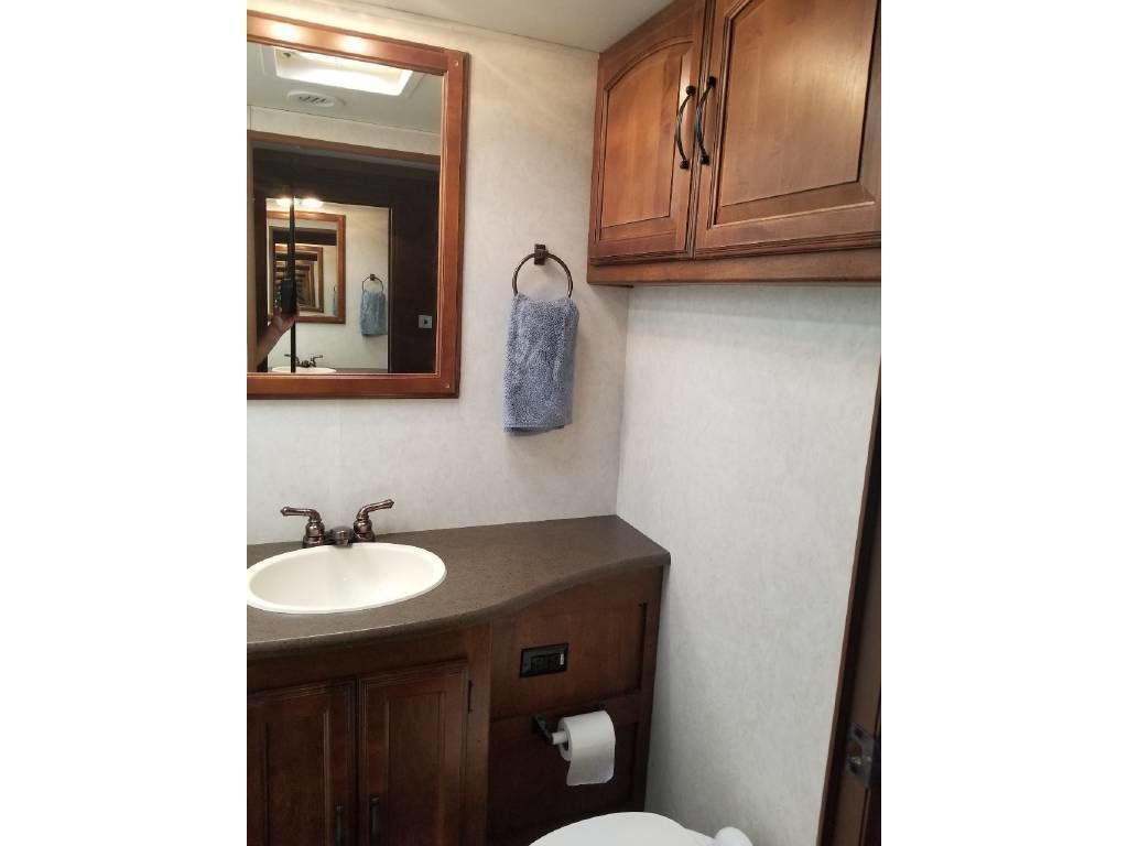 Photo 12 - 2013 Coachmen Class A Motorhome rental photo 14