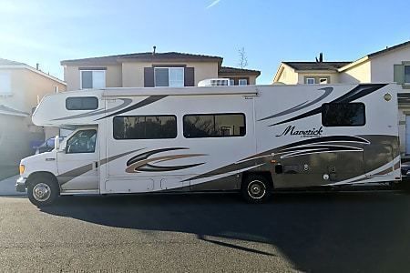 Photo 0 - 2007 Georgie Boy Class C Motorhome rental photo 2