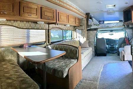 Photo 6 - 2007 Georgie Boy Class C Motorhome rental photo 8