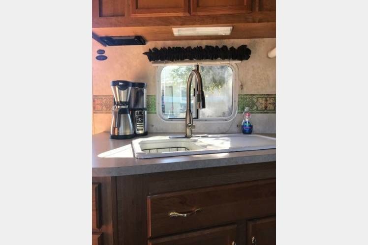 Photo 3 - 2003 Coachmen Fifth Wheel rental photo 5