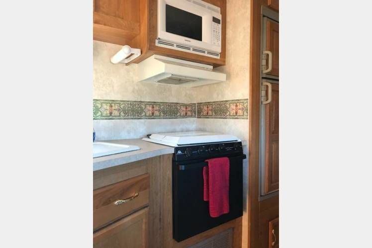 Photo 4 - 2003 Coachmen Fifth Wheel rental photo 6