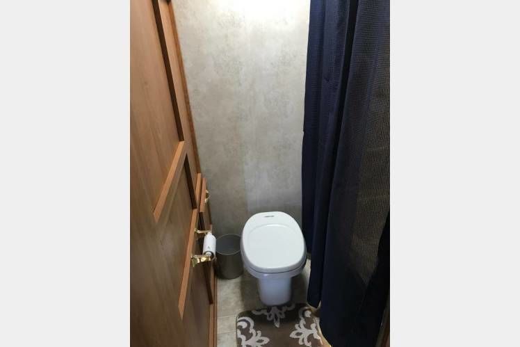 Photo 5 - 2003 Coachmen Fifth Wheel rental photo 7