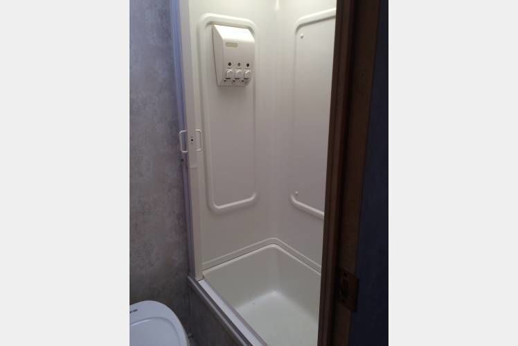 Photo 6 - 2003 Coachmen Fifth Wheel rental photo 8