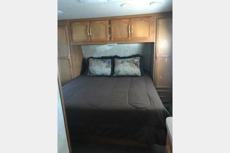 Photo 7 - 2003 Coachmen Fifth Wheel rental photo 9