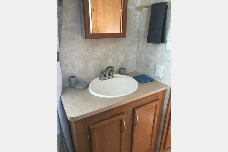 Photo 8 - 2003 Coachmen Fifth Wheel rental photo 10
