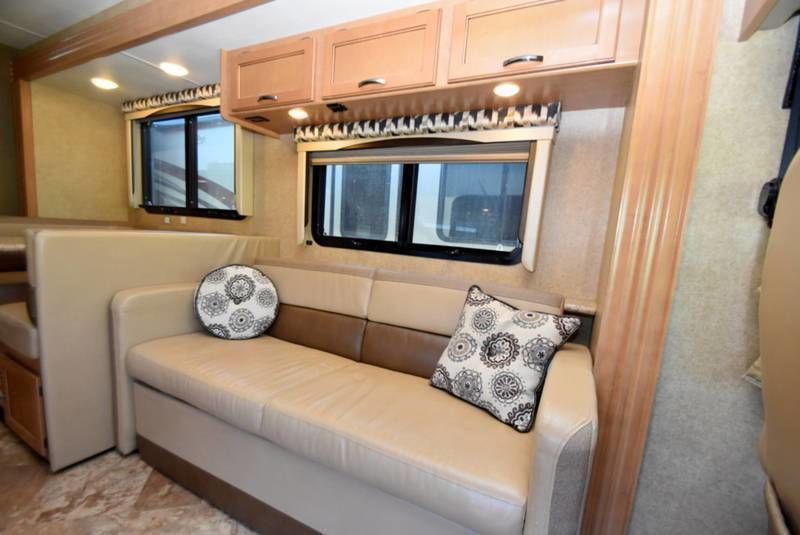 Photo 4 - 2016 Thor Class A Motorhome rental photo 6