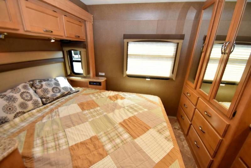 Photo 6 - 2016 Thor Class A Motorhome rental photo 8