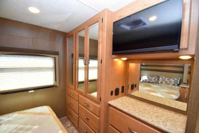 Photo 8 - 2016 Thor Class A Motorhome rental photo 10