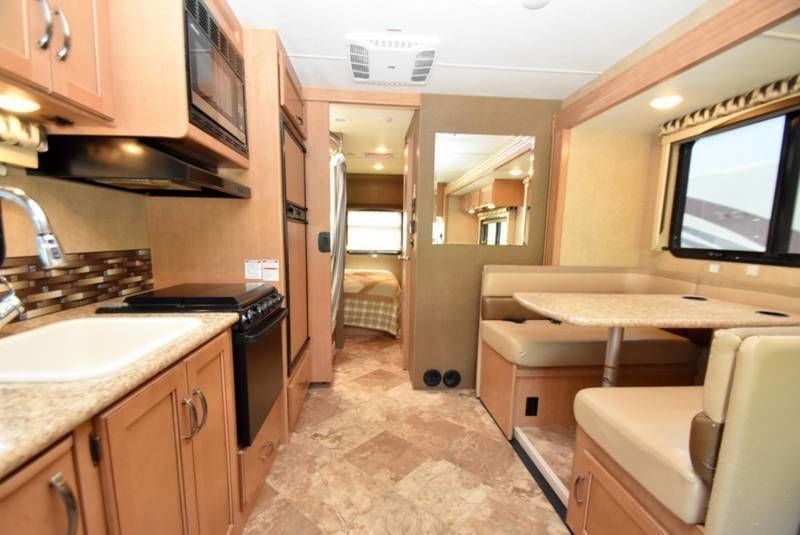 Photo 11 - 2016 Thor Class A Motorhome rental photo 13