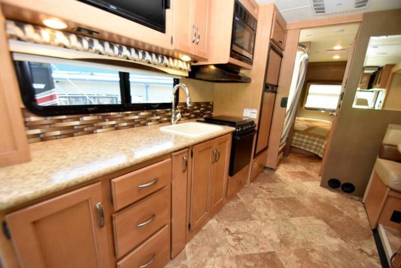 Photo 12 - 2016 Thor Class A Motorhome rental photo 14