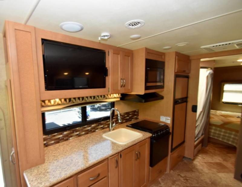 Photo 13 - 2016 Thor Class A Motorhome rental photo 15