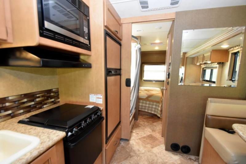 Photo 14 - 2016 Thor Class A Motorhome rental photo 16