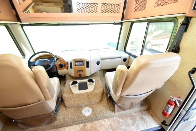 Photo 16 - 2016 Thor Class A Motorhome rental photo 18