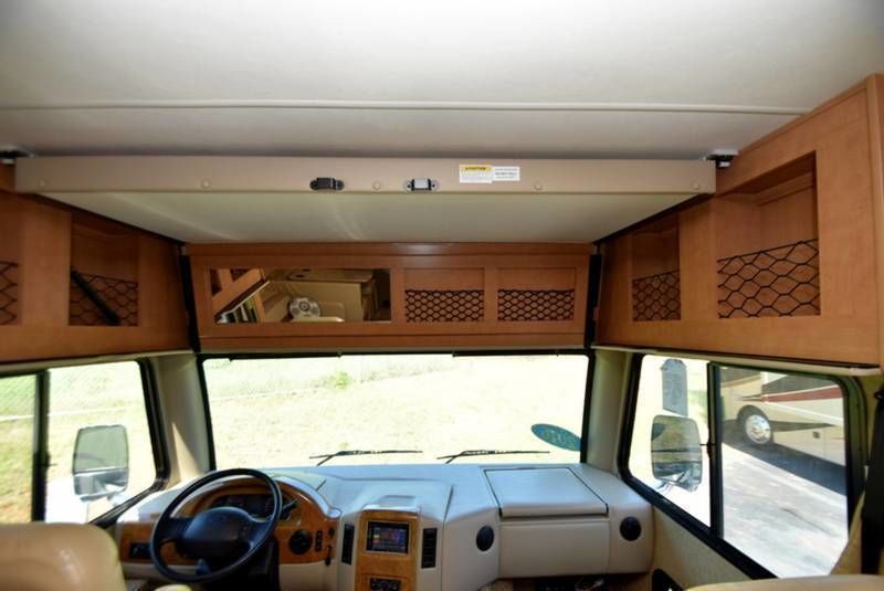 Photo 17 - 2016 Thor Class A Motorhome rental photo 19