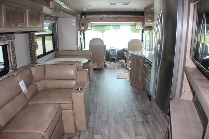 Photo 5 - 2016 Ford Class A Motorhome rental photo 7