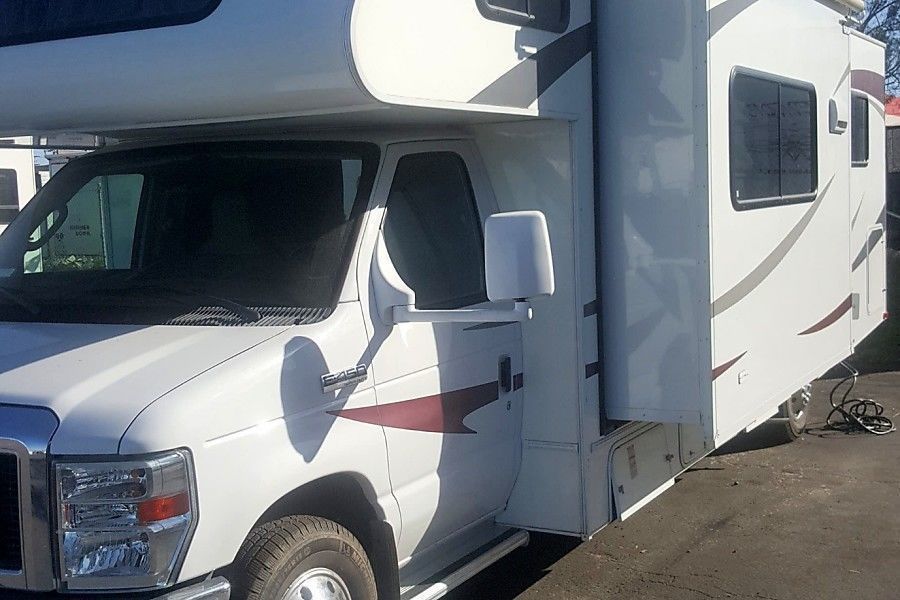 Photo 0 - 2011 Coachmen Class C Motorhome rental photo 2