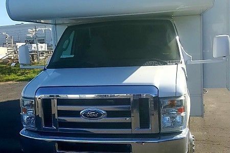 Photo 12 - 2011 Coachmen Class C Motorhome rental photo 14