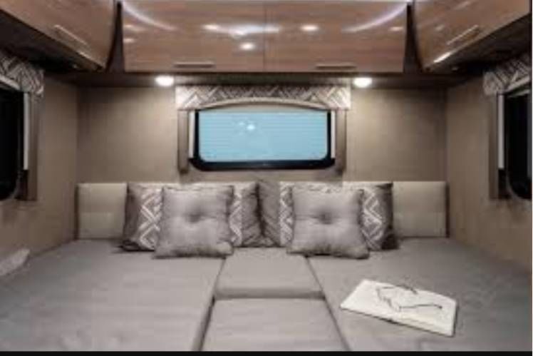 Photo 4 - 2018 Thor Motor Coach Class A Motorhome rental photo 6