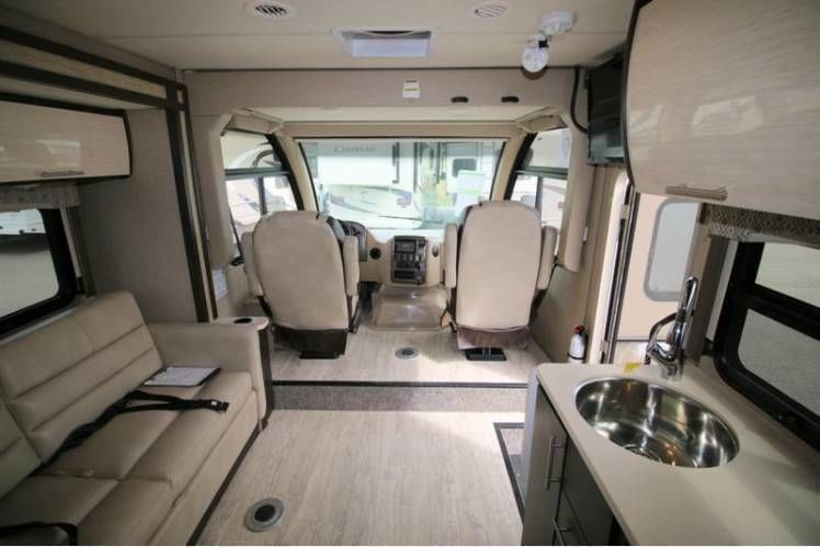 Photo 5 - 2018 Thor Motor Coach Class A Motorhome rental photo 7