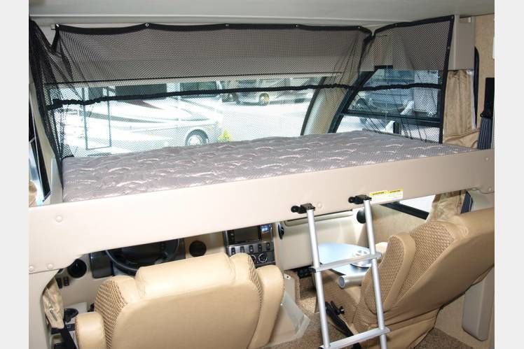 Photo 7 - 2018 Thor Motor Coach Class A Motorhome rental photo 9