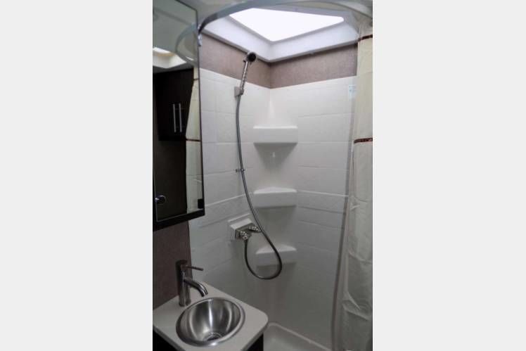 Photo 10 - 2018 Thor Motor Coach Class A Motorhome rental photo 12