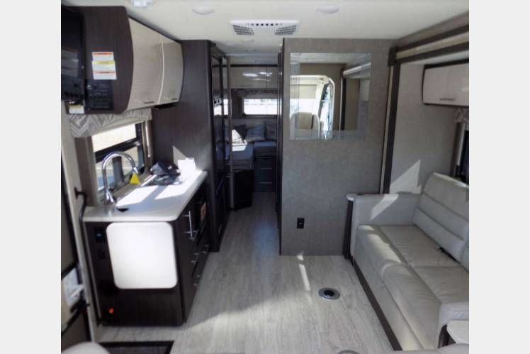 Photo 11 - 2018 Thor Motor Coach Class A Motorhome rental photo 13