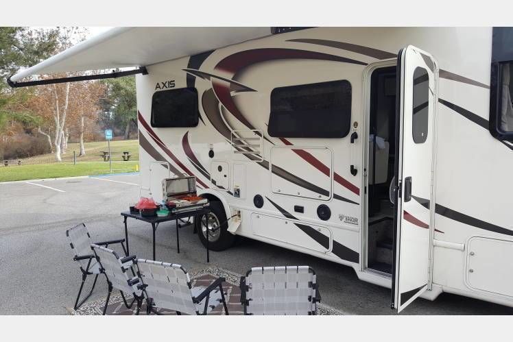 Photo 15 - 2018 Thor Motor Coach Class A Motorhome rental photo 17